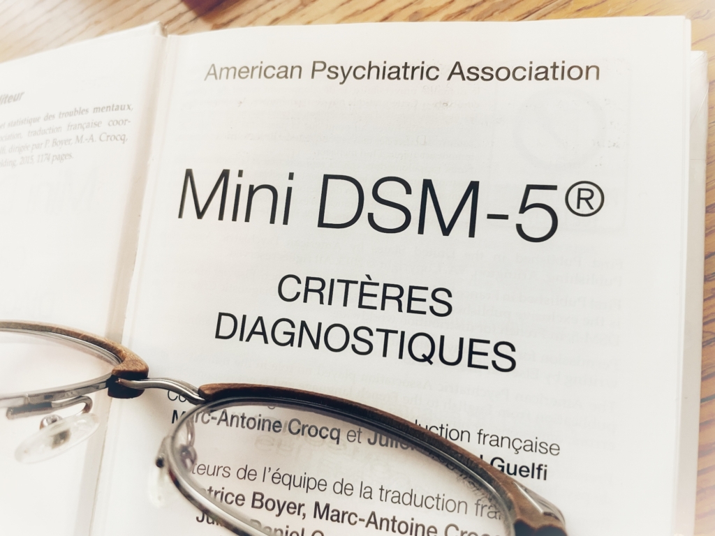 Mini DSM-5 handbook